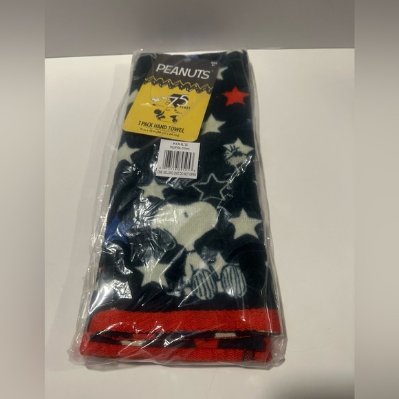 Peanuts 75th Anniversary Hand Towel with Stars - Picture 1 of 4